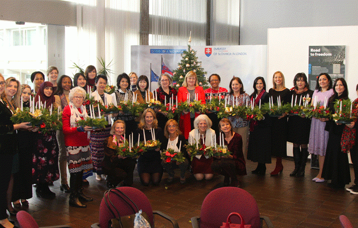 Diplomatic spouses create their own advent wreaths with the help of the Christian Embassy